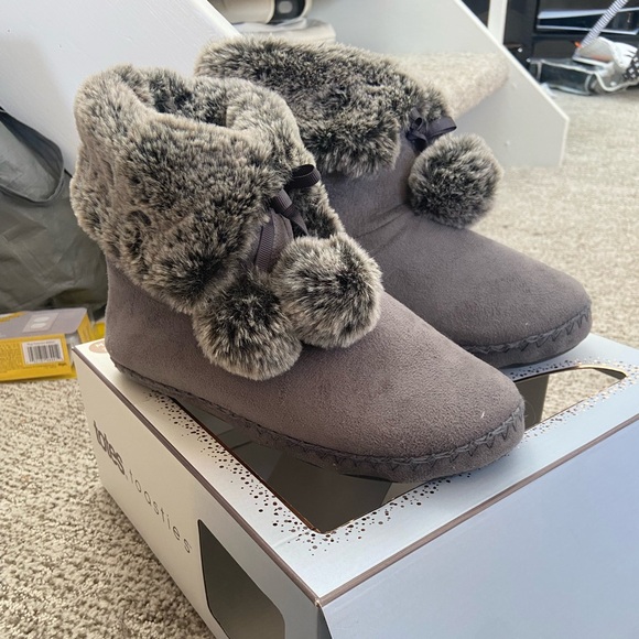 Grey fuzzy bootie slippers NIB - Picture 3 of 12